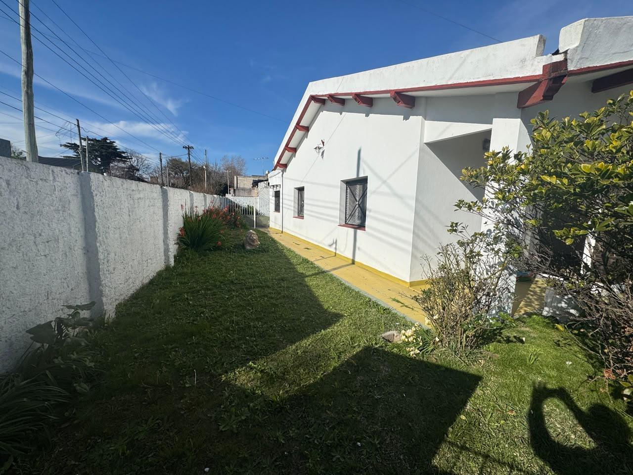 Foto de Casa de 4 ambientes en Venta en Ezpeleta Este, imagen 1