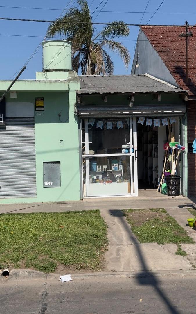 Foto de Local en venta - Los Hornos, imagen 4