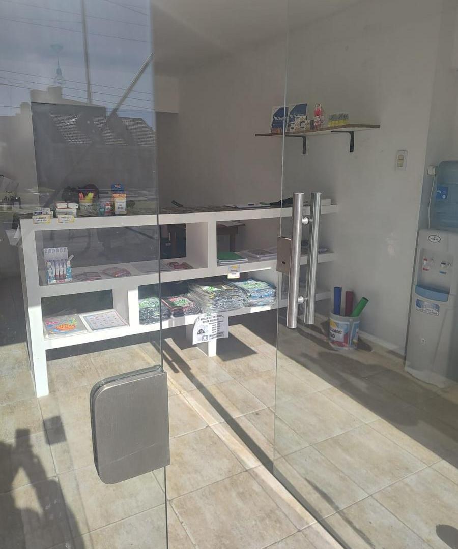 Foto de Local en venta - Los Hornos, imagen 4