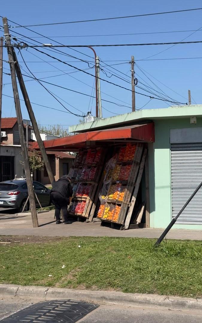 Foto de Local en venta - Los Hornos, imagen 1