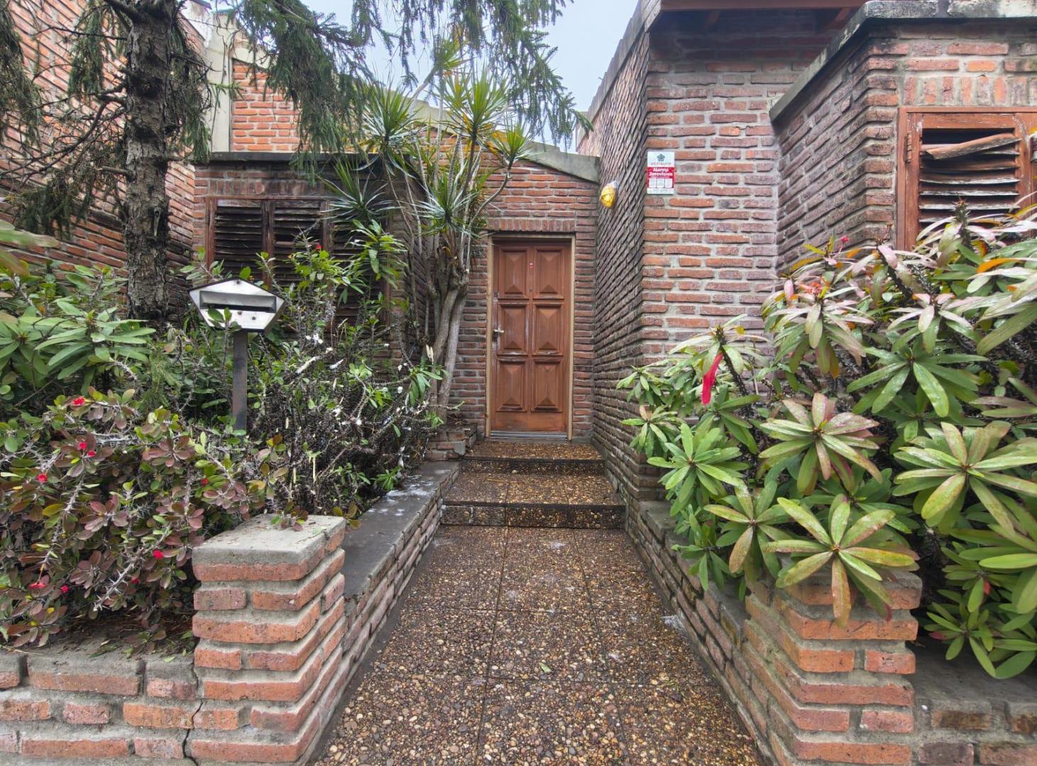 Foto de Casa en venta APTA BANCO en Barrio Jardin, Villa Elvira, imagen 3
