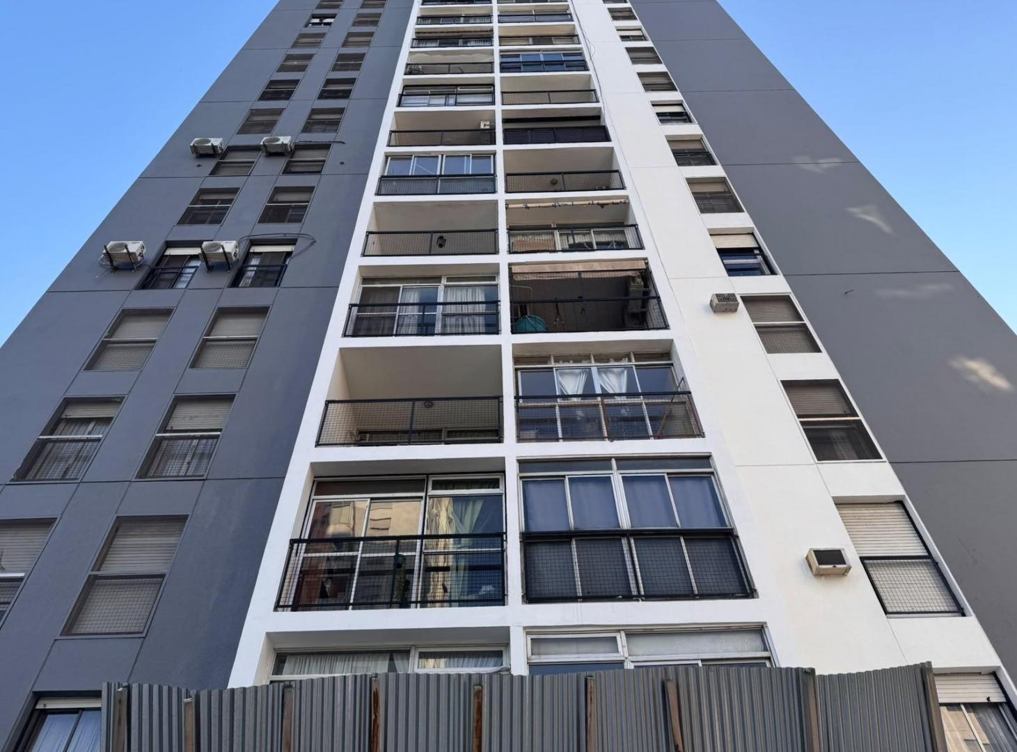 Foto de Departamento de 3 dormitorios en Venta Frente al Parque Saavedra, imagen 2