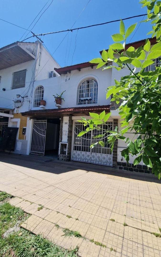 Foto de Casa de 4 dormitorios en venta en La Plata, imagen 2