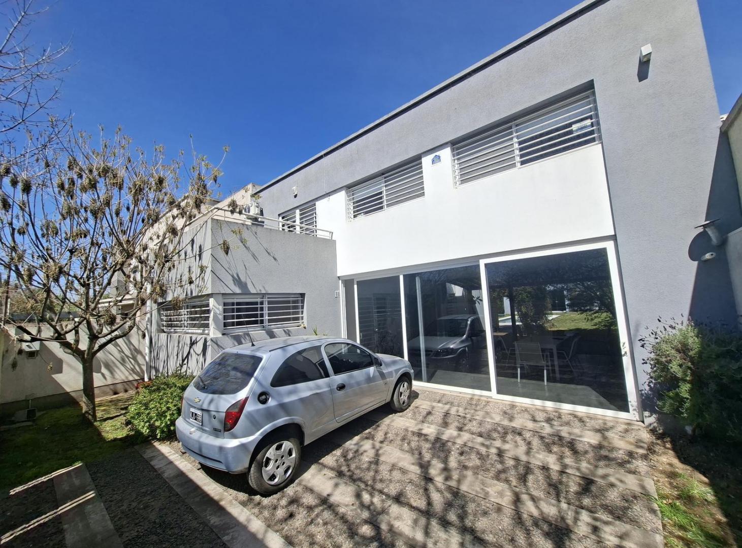 Foto de Casa en venta de tres dormitorios en Gonnet, imagen 2