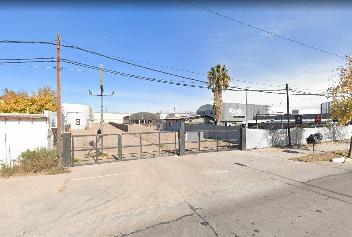 Venta de Galpón en Zona Industrial Carril Rodriguez Peña 2