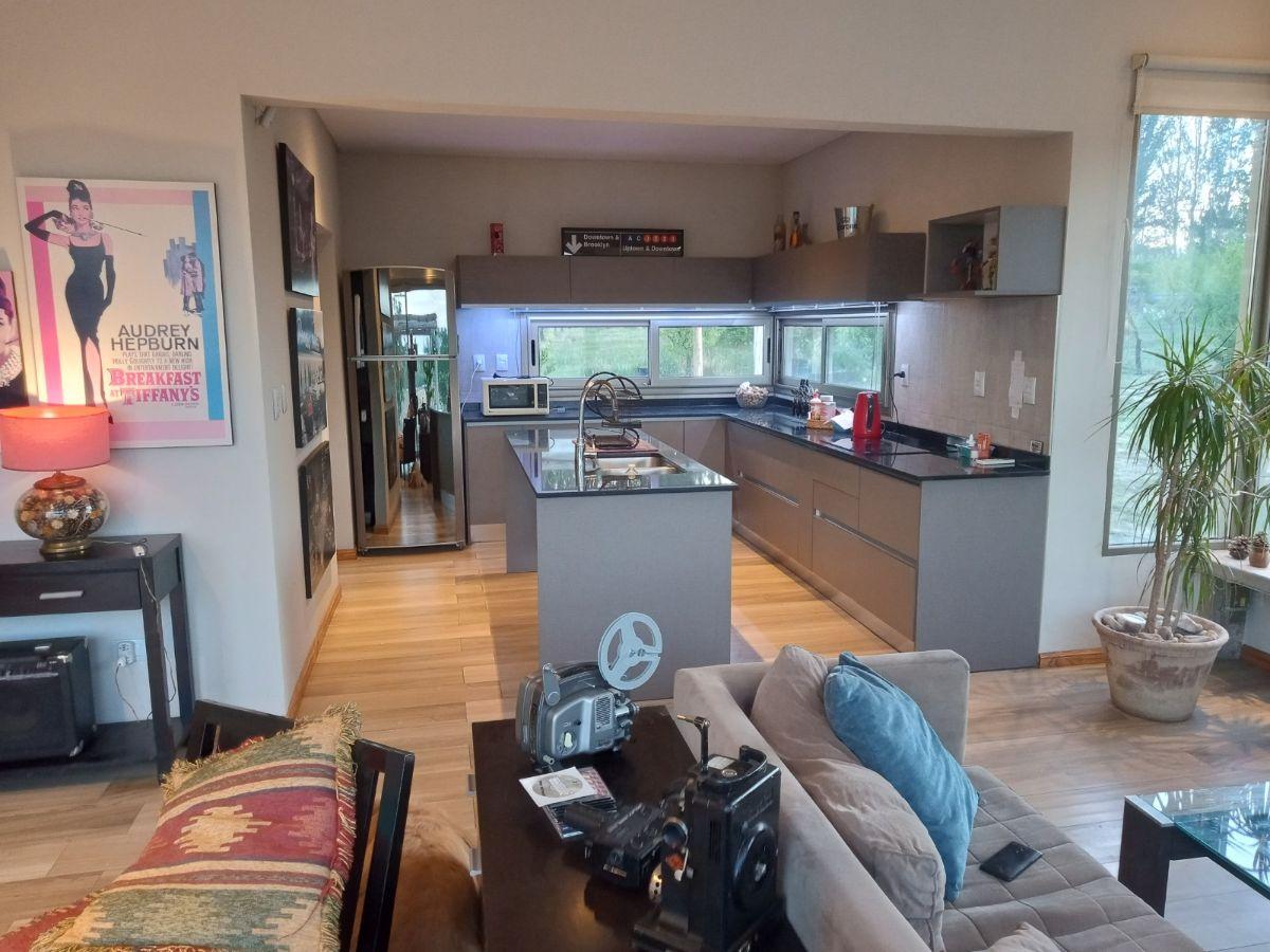 Foto de EN VENTA AMPLIA Y LUMONOSA CASA, RODEADA DE ALMENDROS EN TUNUYÁN, imagen 5