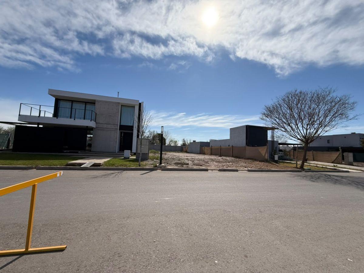 Foto de CONTACTO PROPIEDADES INMOBILIARIA Vende lote en B° Ailba de Tanqay, imagen 1