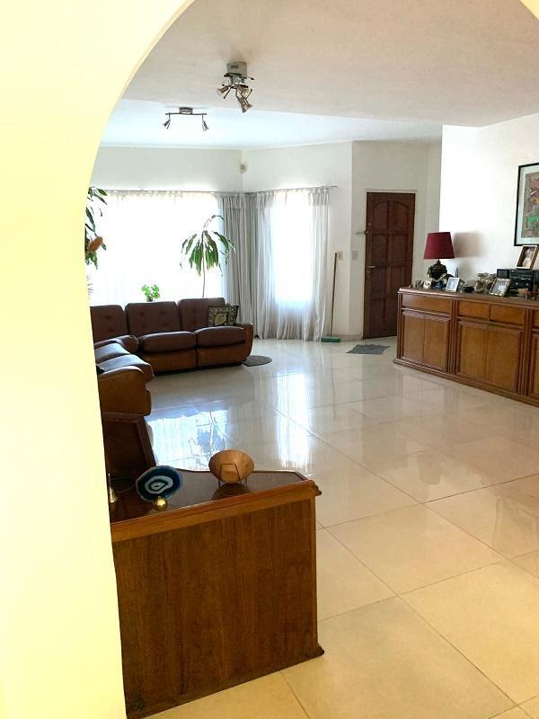 Excelente Casa de 6 Ambientes + Playroom! Cochera Cubierta! 1
