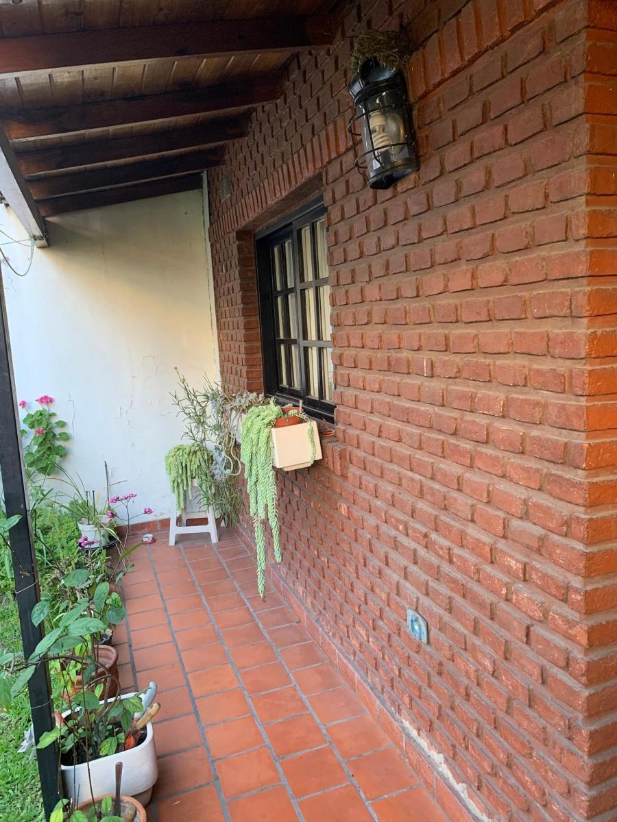 Excelente Casa de 6 Ambientes + Playroom! Cochera Cubierta! 2