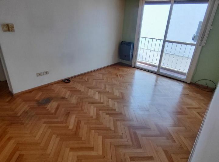 Depto 2 ambientes. Contrafrente con balcon! 1