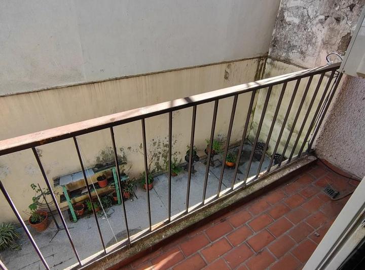 Depto 2 ambientes. Contrafrente con balcon! 2