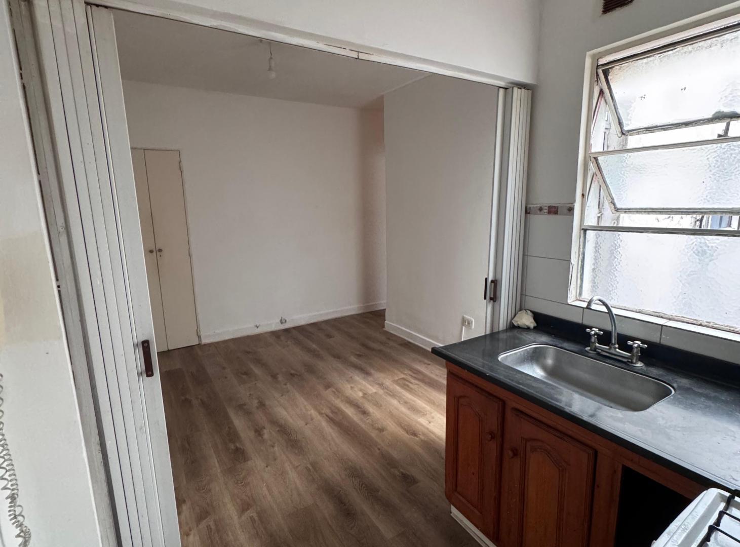 Foto de Departamento 2 ambientes. 1ro por escalera y a pasos de Cuenca, imagen 3