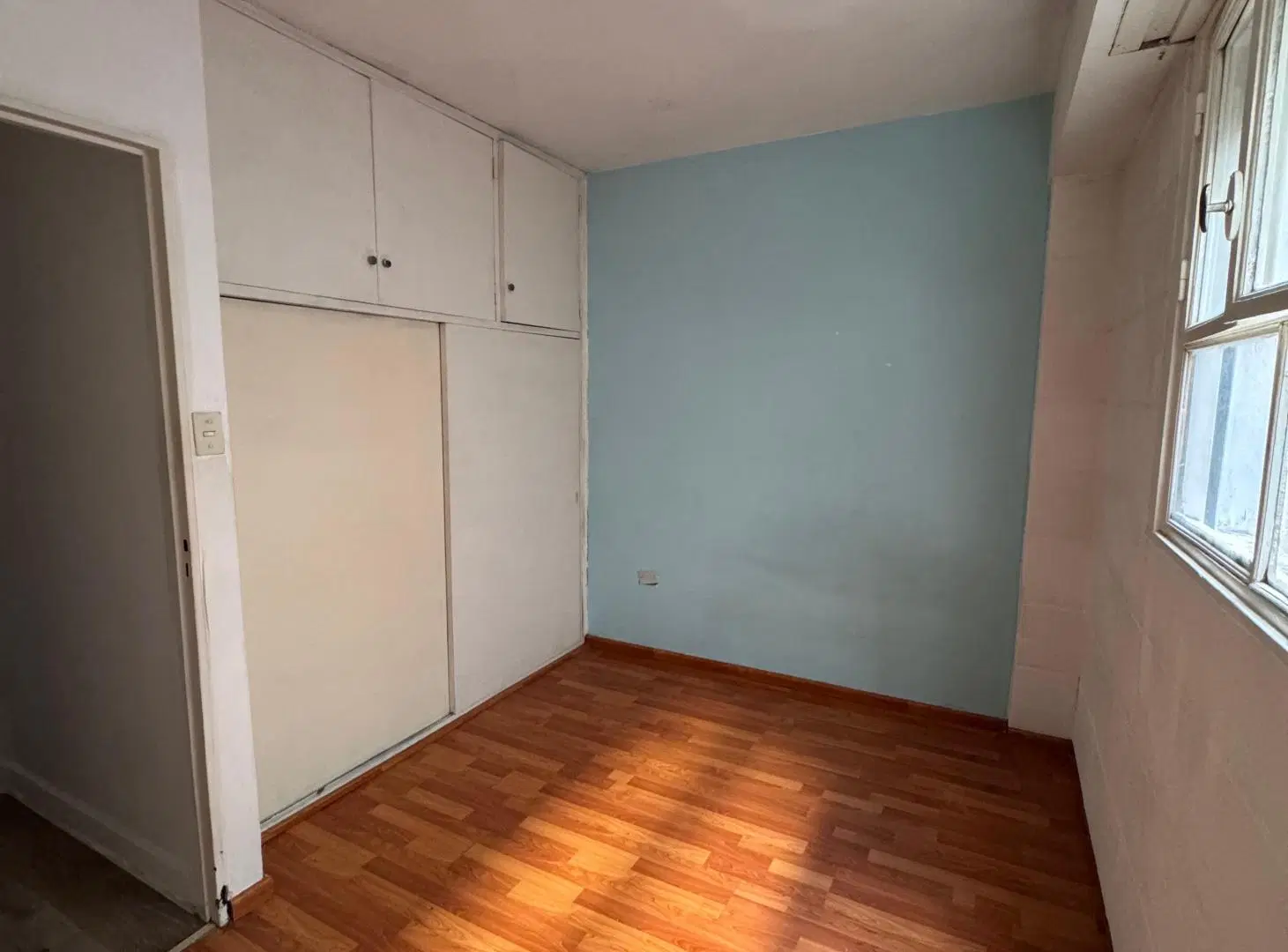 Departamento 2 ambientes. 1ro por escalera y a pasos de Cuenca 2
