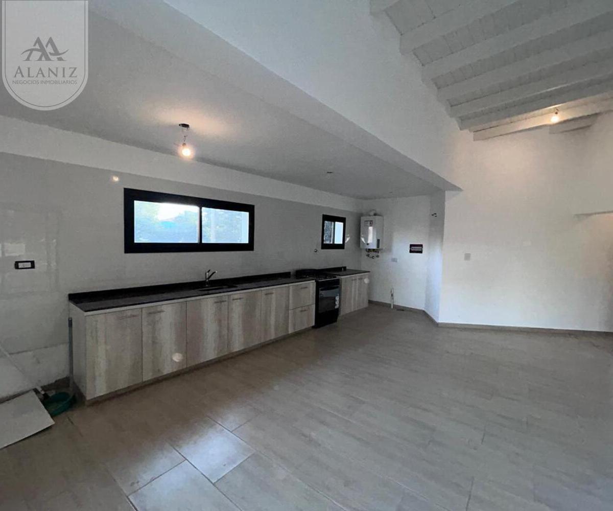 Casa en Venta a Estrenar con Todo El Confort y Excelente Ubicación en Merlo. 1