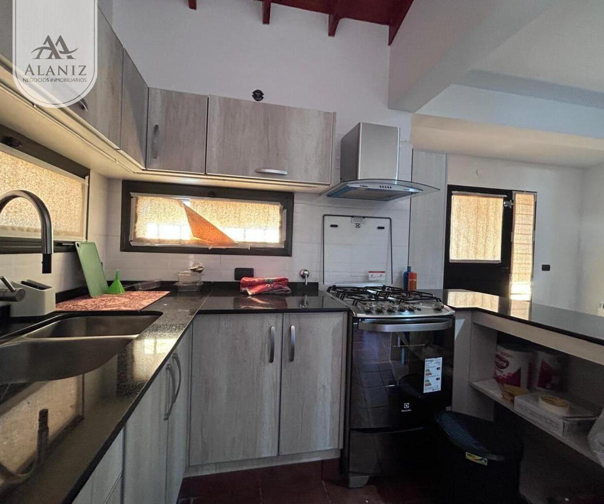 Casa en Venta, con Departamento y Pileta, Merlo, a m. del Centro. 5
