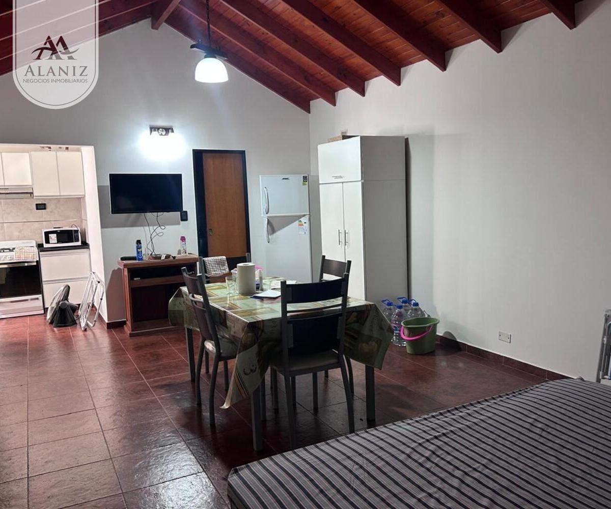 Casa en Venta, con Departamento y Pileta, Merlo, a m. del Centro. 4