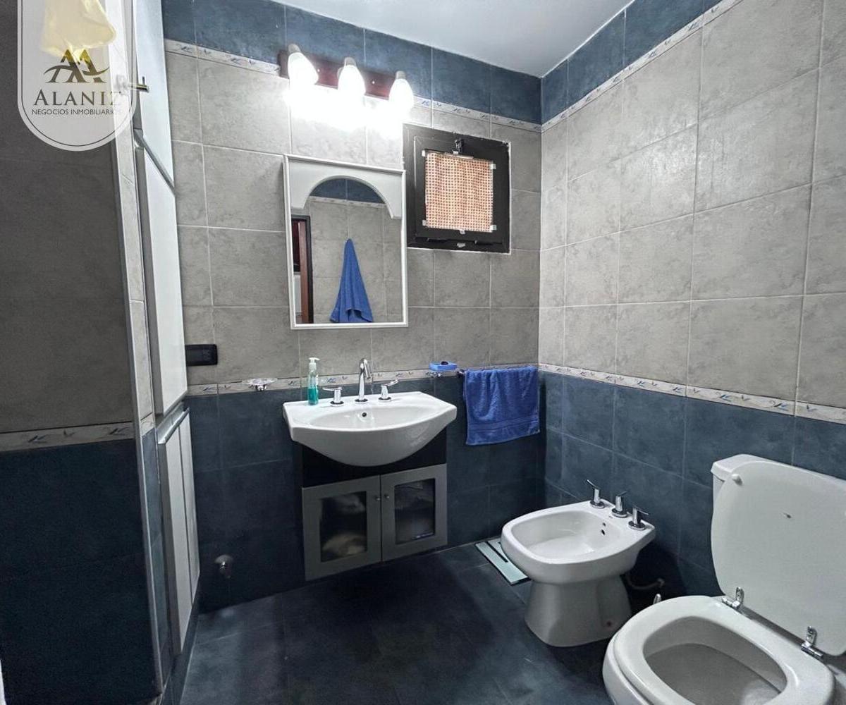 Casa en Venta, con Departamento y Pileta, Merlo, a m. del Centro. 3
