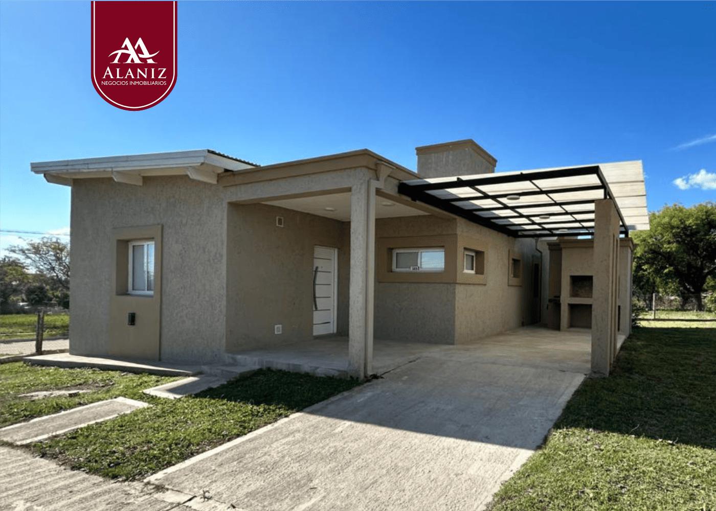Casa en venta de 2 dormitorios, uno suite y galería con asador en barrio La Arbolada, Merlo