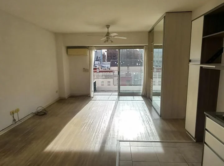 Exelente Monoambiente con balcon al frente Luminoso 3