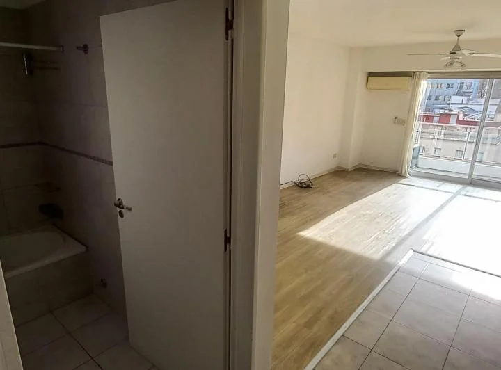 Exelente Monoambiente con balcon al frente Luminoso 1