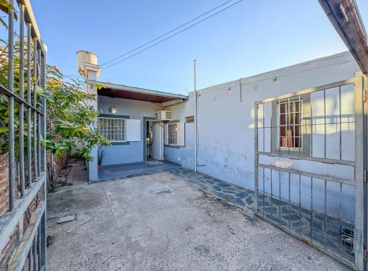 Vivienda familiar con monoambiente al frente – Quito 2045 3
