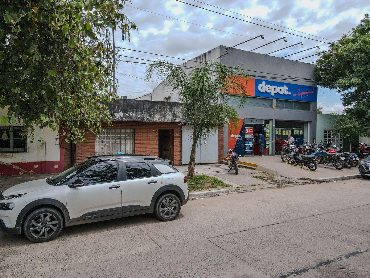 Casa a Remodelar Sobre Av. Italia