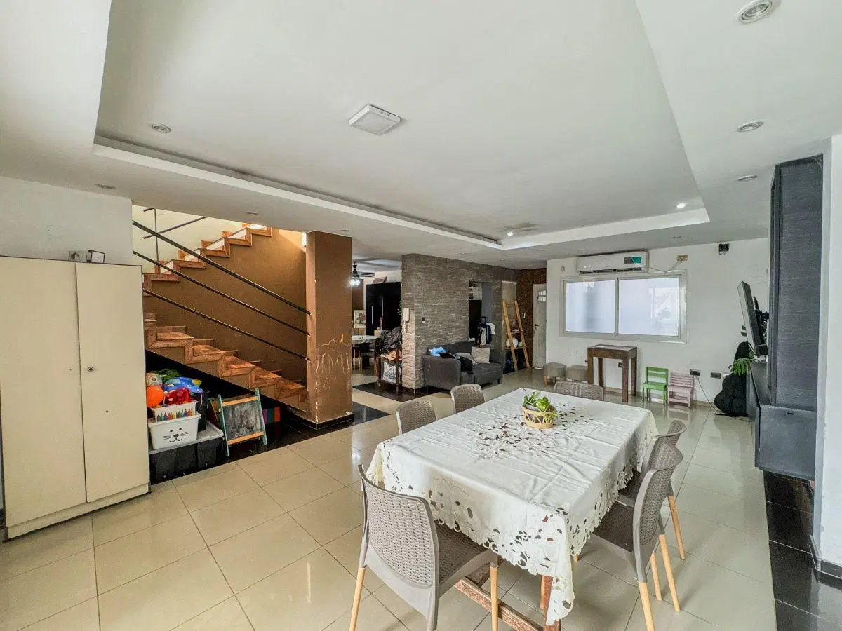 Casa con local comercial y oficinas en pleno microcentro 5