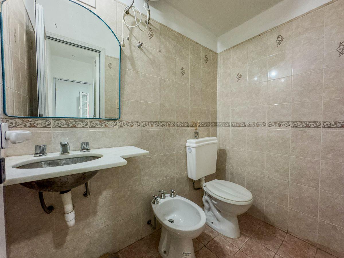 Foto de Casa 4 dormitorios en Macrocentro con local comercial al frente, imagen 5