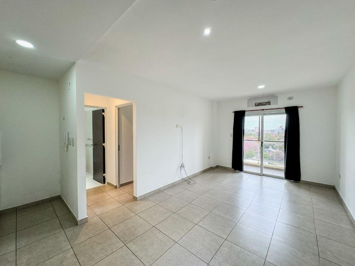 Foto de EXCELENTE DEPARTAMENTO DE 2 AMBIENTES CON AMPLIO BALCÓN EN MACROCENTRO, imagen 1