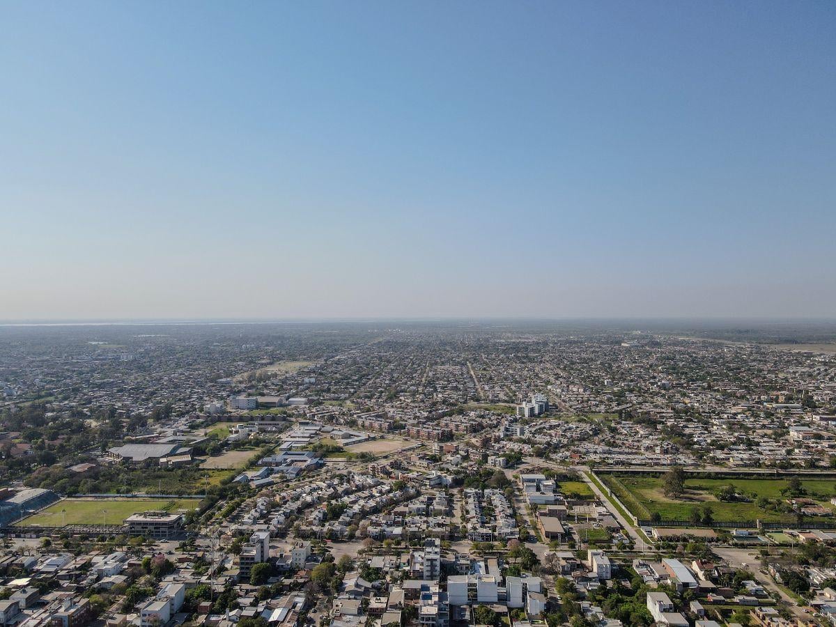 Foto de Terreno de 500 m² a 10 cuadras de la UNNE — apto edificio en altura, imagen 2