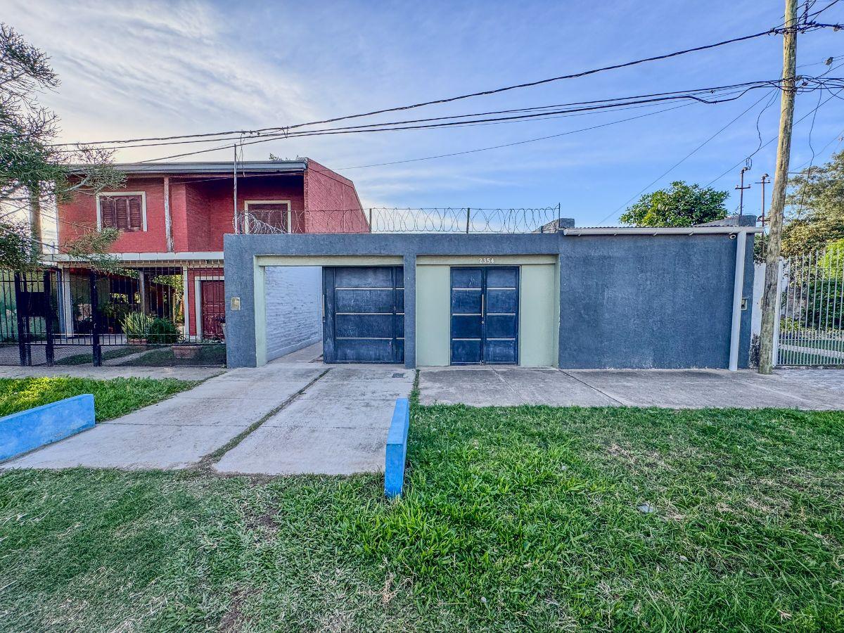 Foto de Casa con local y depósito en terreno de 400 m² — a 50 m de Av, imagen 1