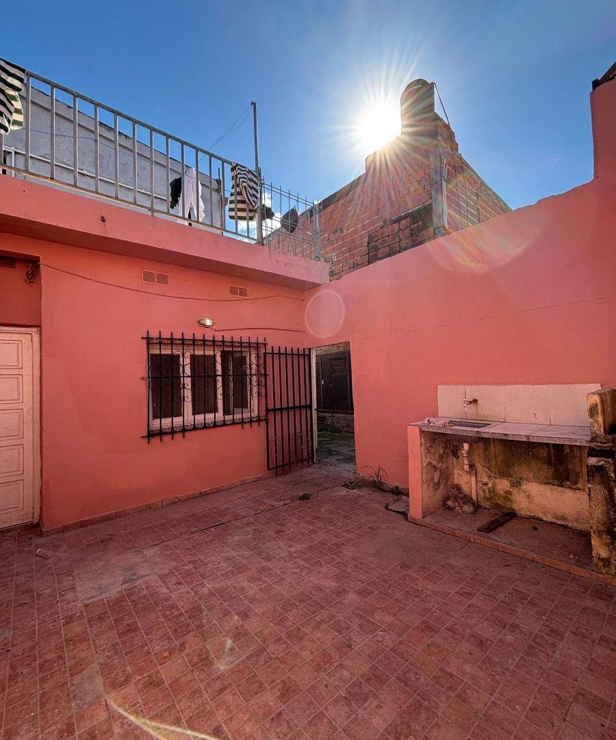 Foto de ¡ALQUILER DE DEPARTAMENTO DE 3 DORMITORIOS CON PATIO Y COCHERA!, imagen 2