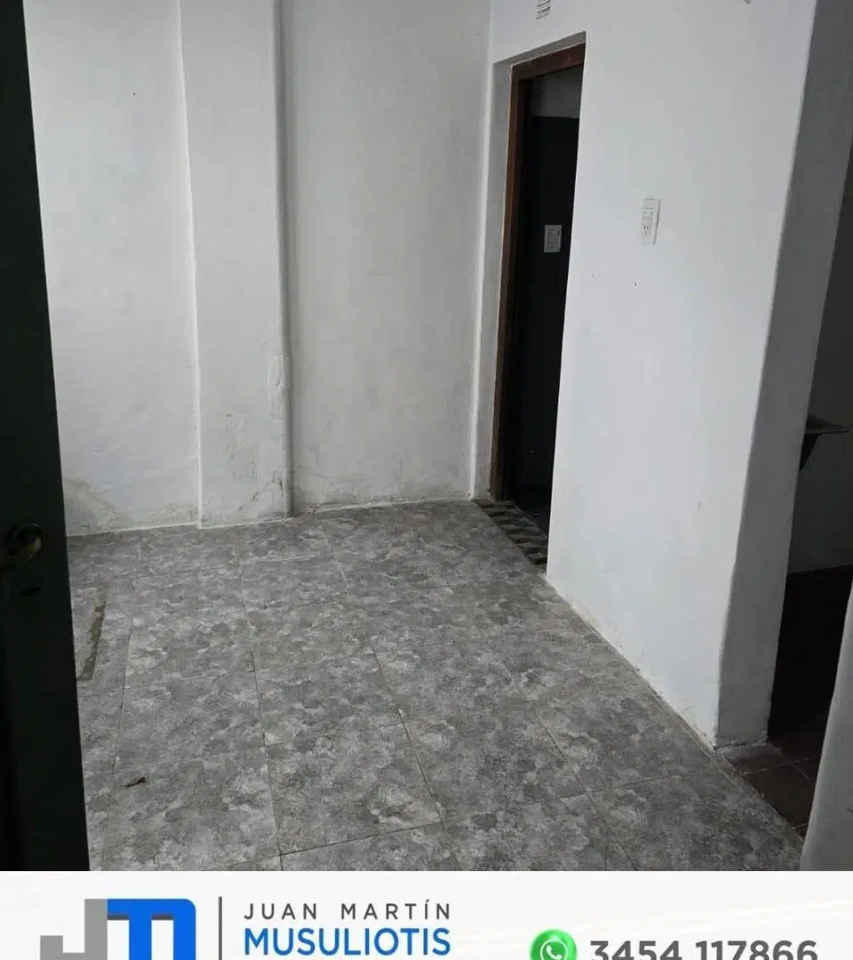 Casa en La Rioja 492 casi esquina 3 de Febrero 1