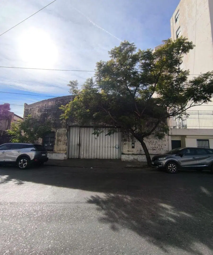 Galpón en Venta – Ideal para Cocheras o Inversión | Barrio Alberdi 2