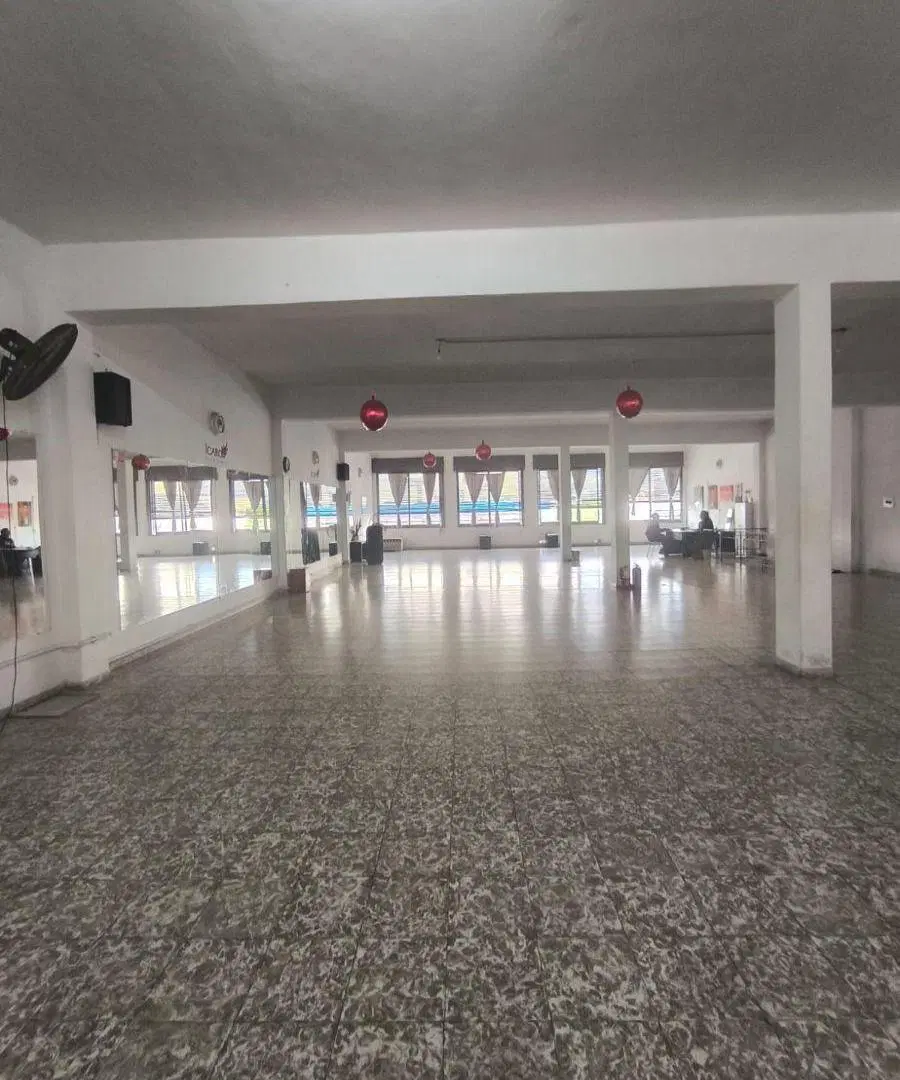 Galpón con Renta + Potencial para Edificio de 7 Pisos | Inversión Premium en Barrio Pueyrredón 2