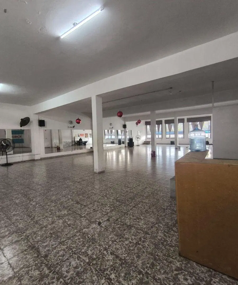 Galpón con Renta + Potencial para Edificio de 7 Pisos | Inversión Premium en Barrio Pueyrredón 5