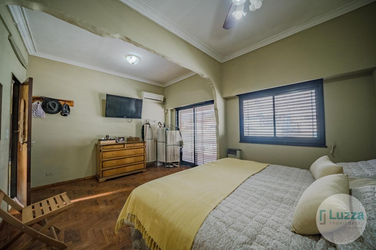 Casa Tipo PH, Frente a Villa Devoto. 5 Ambientes con Cochera, Pileta y Quincho. 3