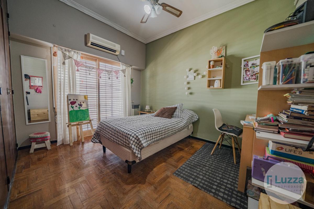 Casa Tipo PH, Frente a Villa Devoto. 5 Ambientes con Cochera, Pileta y Quincho. 1