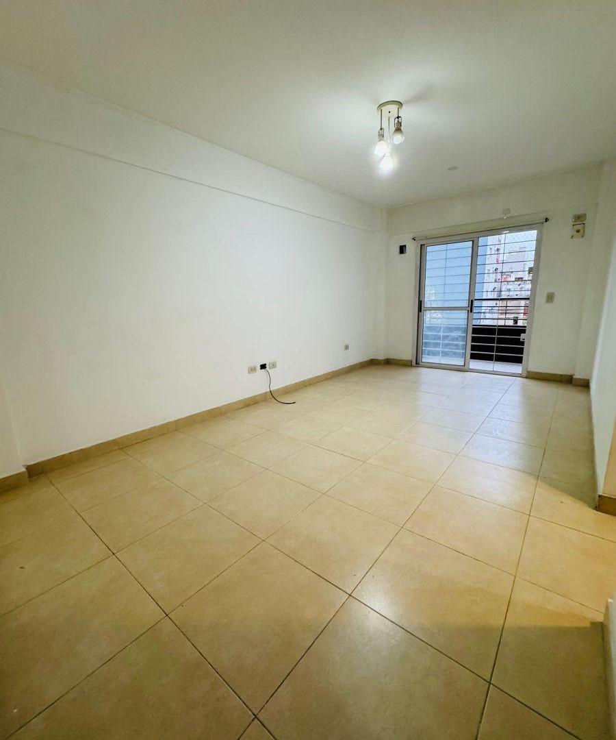 Foto de APTO CREDITO HIPOTECARIO! Amplio Dpto 2 Ambientes con Balcon Al Frente, imagen 1