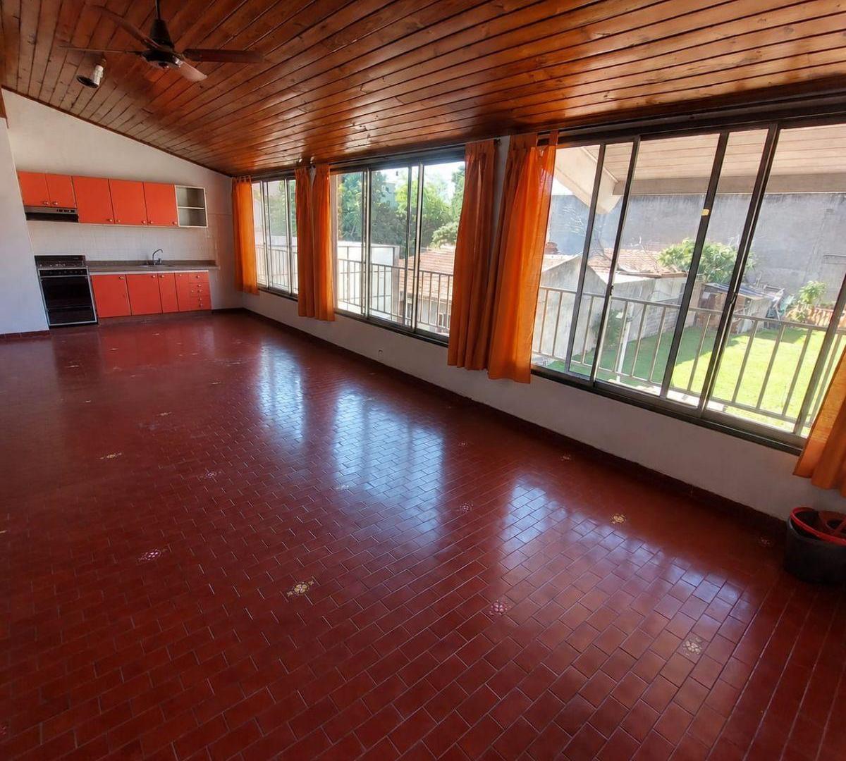 Foto de CASA EN PLANTA ALTA DE 4 AMBIENTES, CON GARAGE PASANTE, AMPLIO LOCAL EN, imagen 5