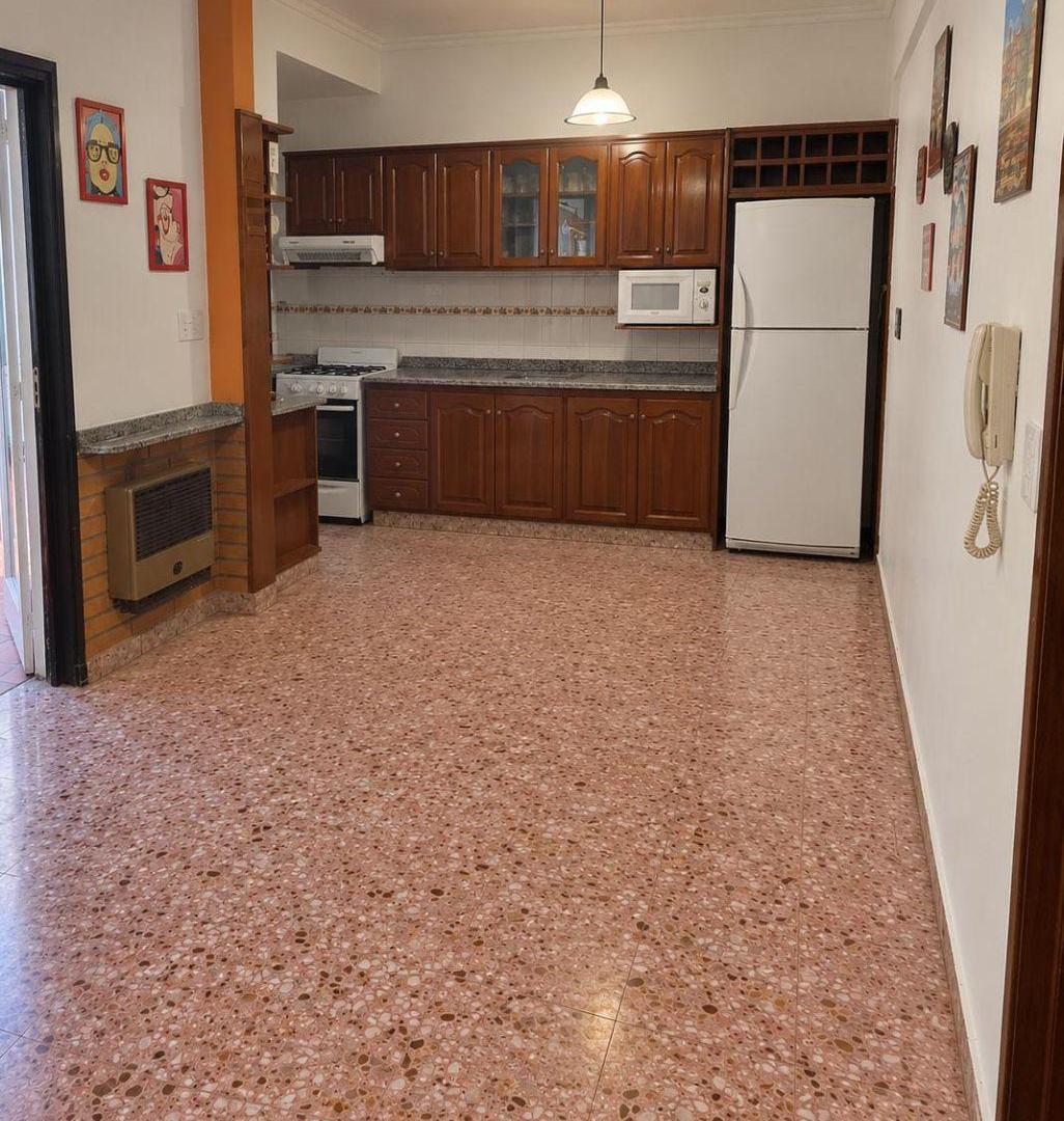 Foto de CASA EN PLANTA ALTA DE 4 AMBIENTES, CON GARAGE PASANTE, AMPLIO LOCAL EN, imagen 4