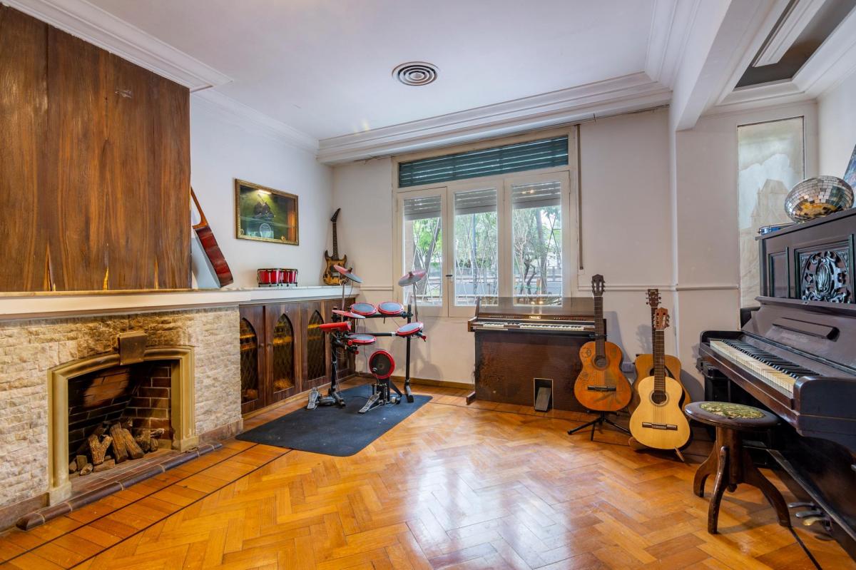 Casa en Venta en Floresta, con Terraza, Quincho y Parrilla. Cochera 5