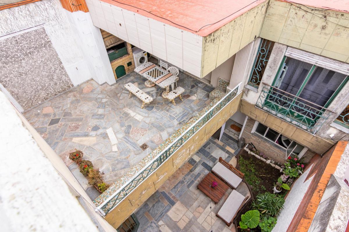 Casa en Venta en Floresta, con Terraza, Quincho y Parrilla. Cochera 5