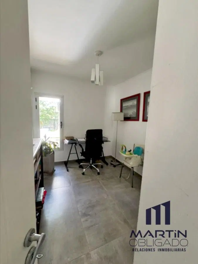 CASA EN VENTA BARRIO CON PORTÓN 3