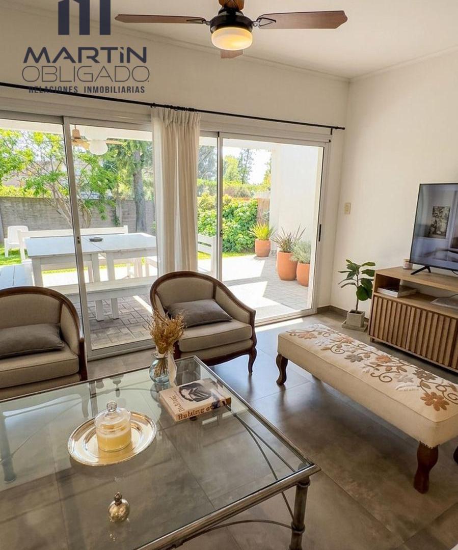 CASA EN VENTA BARRIO CON PORTÓN