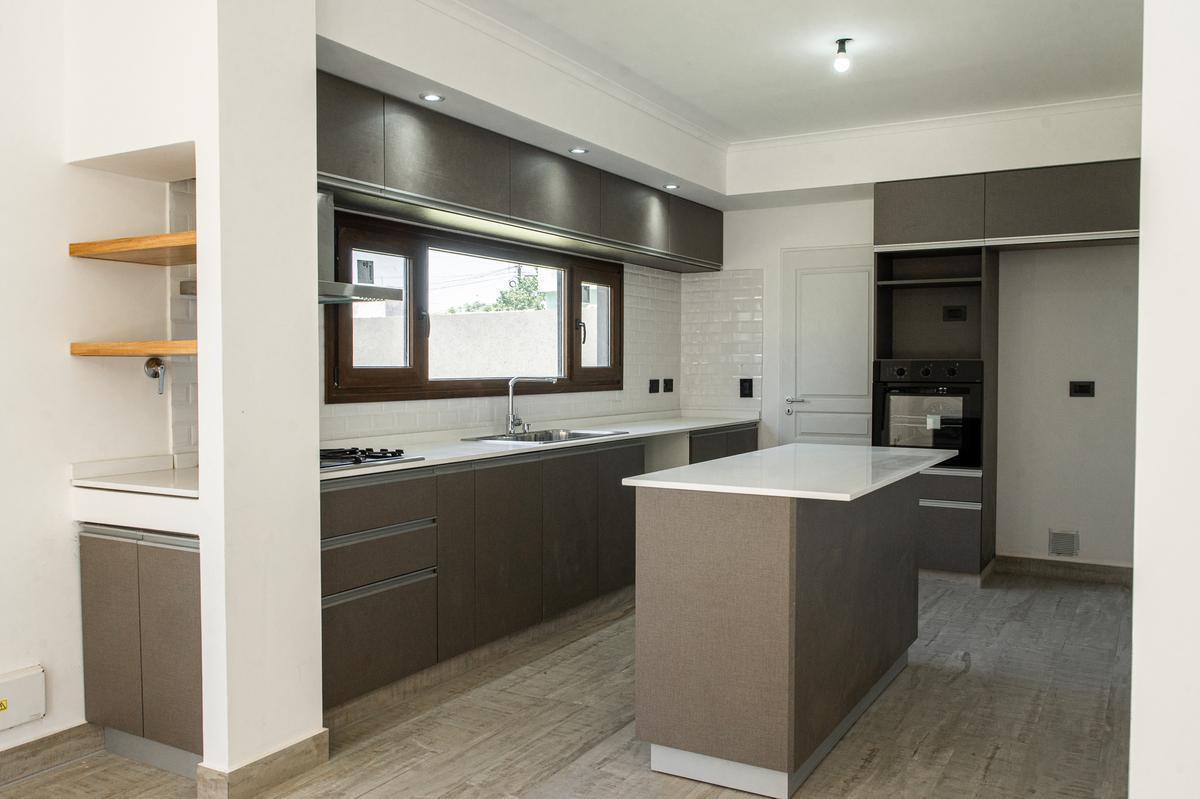 Foto de Venta Casa Barrio con Portón 234m2 Bella Vista, imagen 1