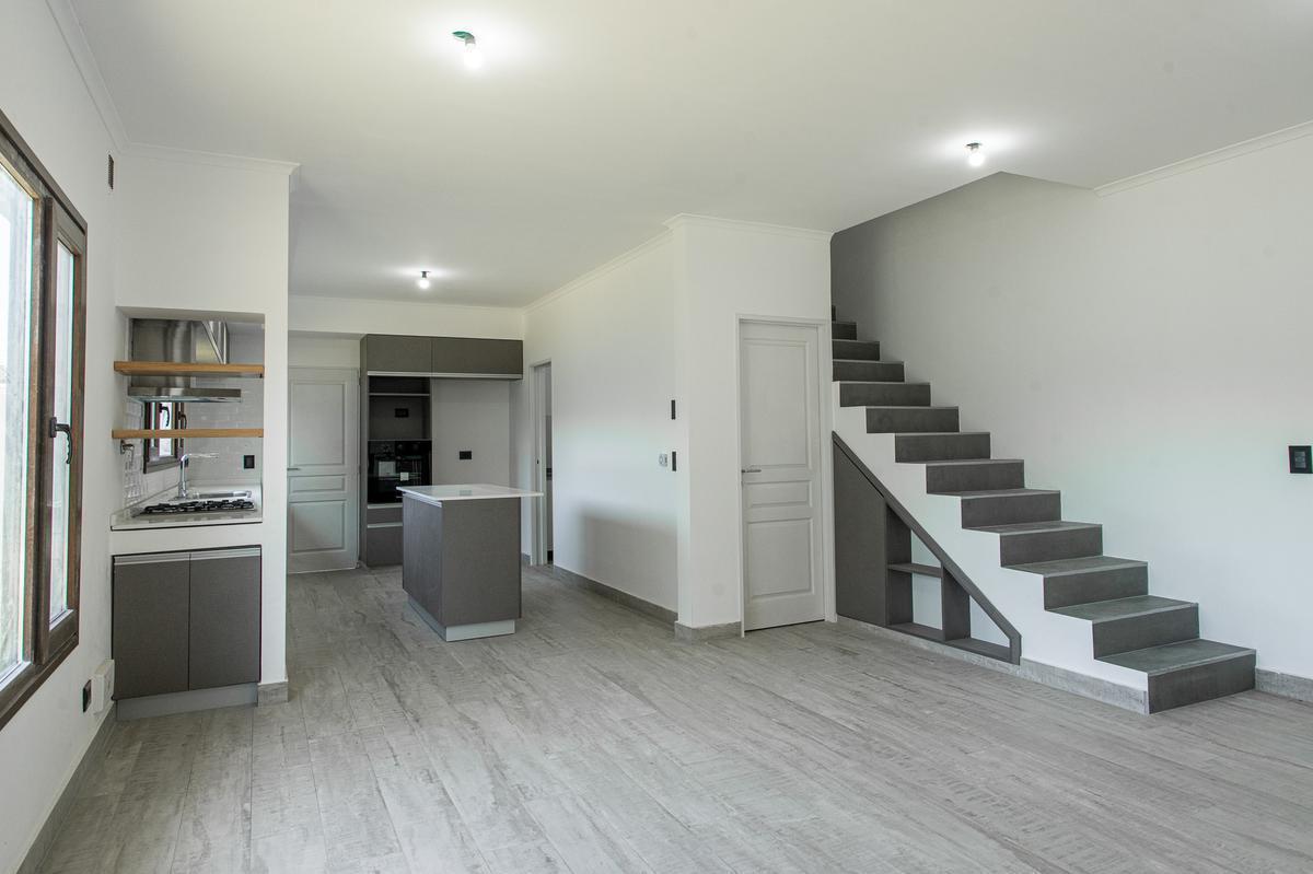 Foto de Venta Casa Barrio con Portón 234m2 Bella Vista, imagen 3