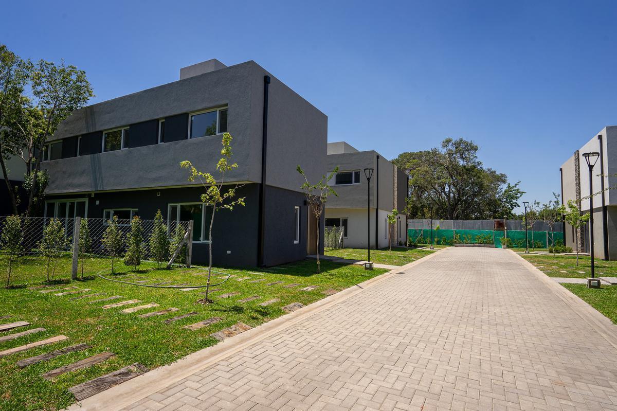Foto de Venta Casa Barrio con Portón 234m2 Bella Vista, imagen 4
