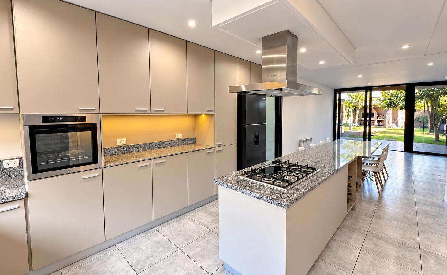 Foto de ALQUILER CASA DE CATEGORÍA | DISEÑO MODERNO | A PASOS DE ESTACIÓN BELLA, imagen 2