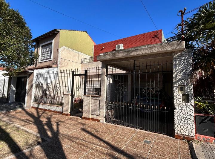 Venta Inmueble de 5 ambientes - Cochera, Jardín, Patio y Quincho  4
